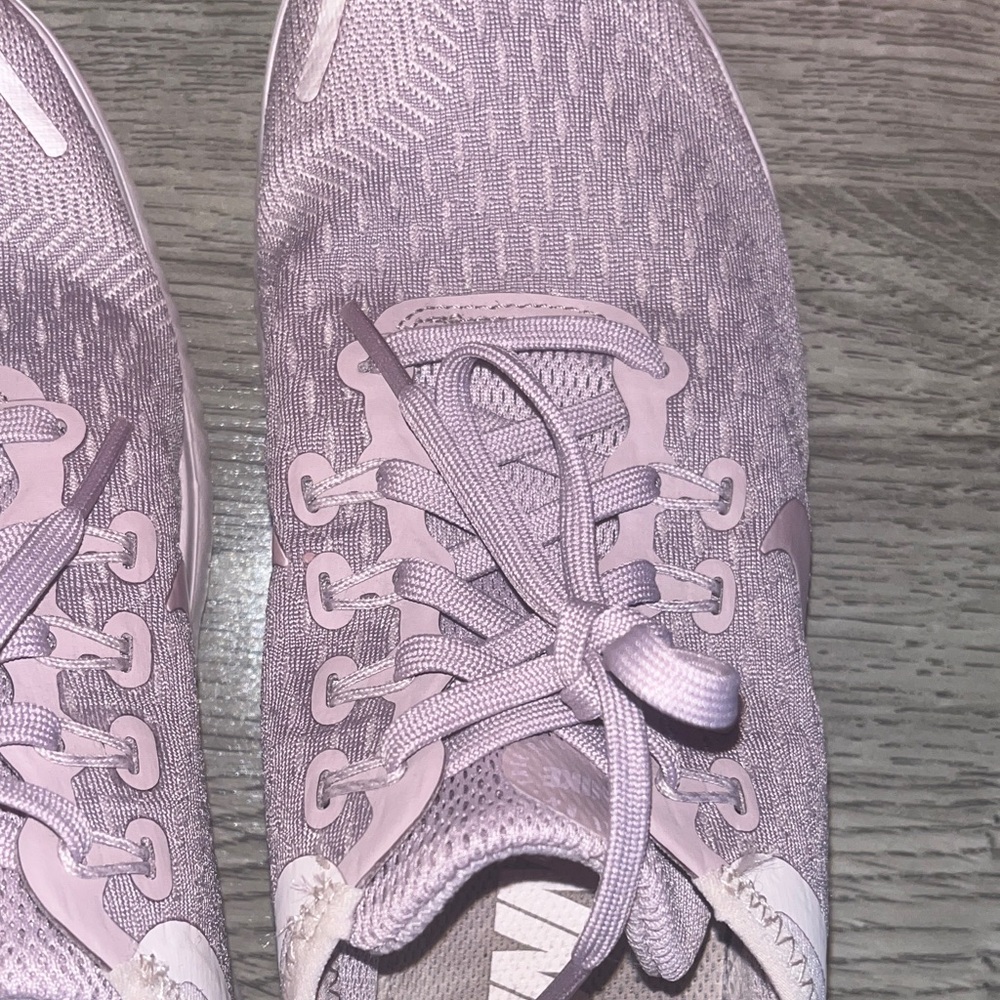 Nike Women's Free Lilac/Mauve Sneakers - Picture 6 of 9